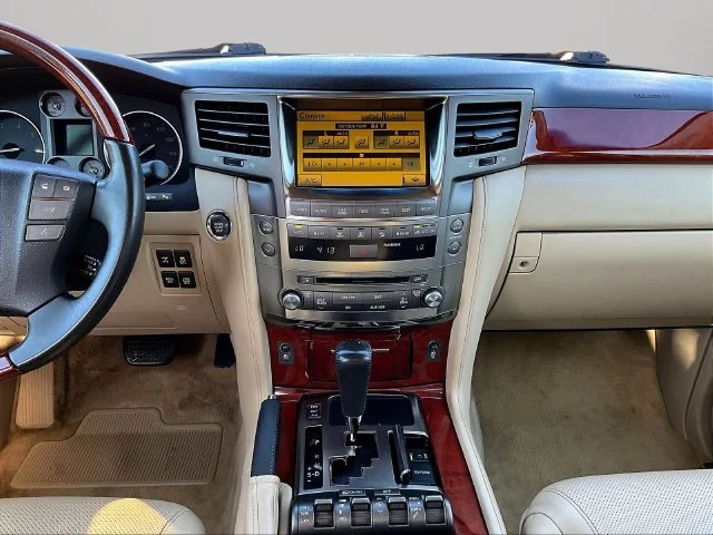 Used 2010  Lexus 570 image 9
