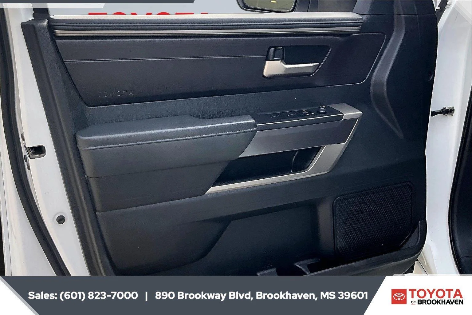 Used 2023 Ice Cap Toyota SR5 image 17