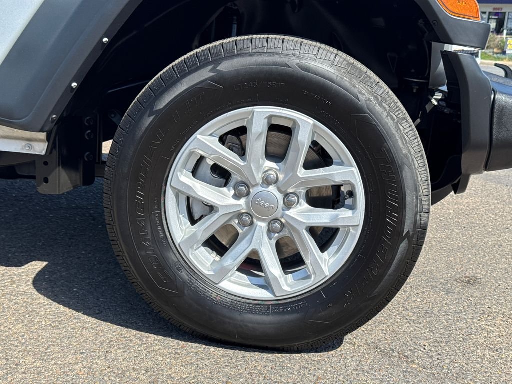 Used 2023 Silver Jeep Sport S image 7