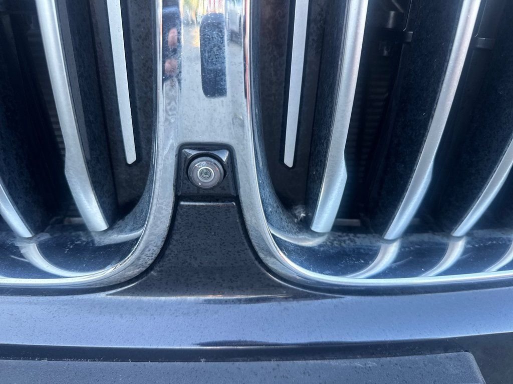 Used 2020 Black BMW xDrive50i image 9