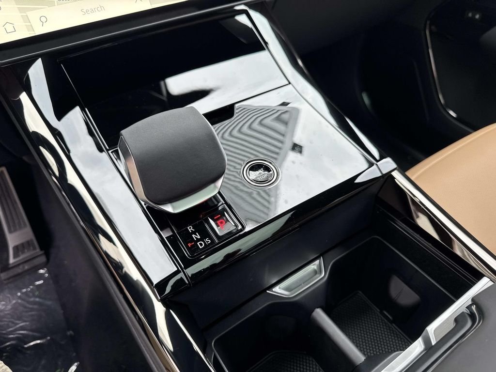 New 2026 Fuji White Land Rover Dynamic SE image 27