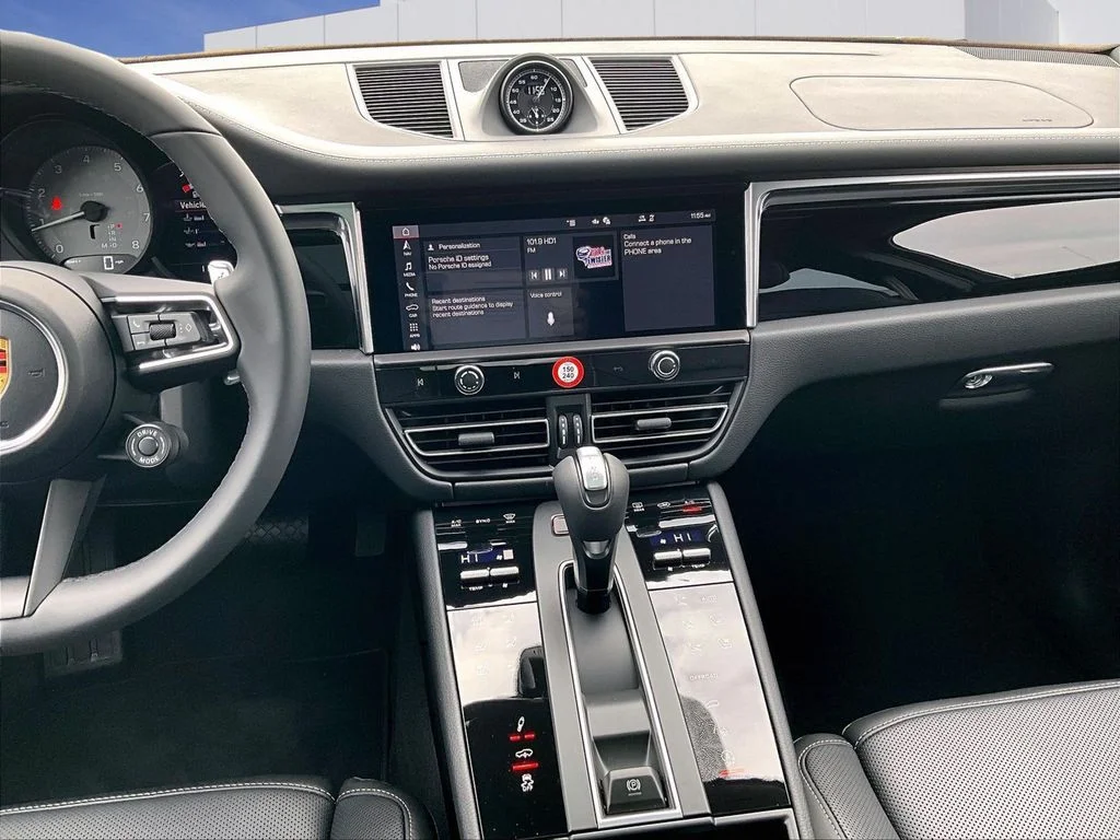 2026 Porsche Macan S - Photo 16