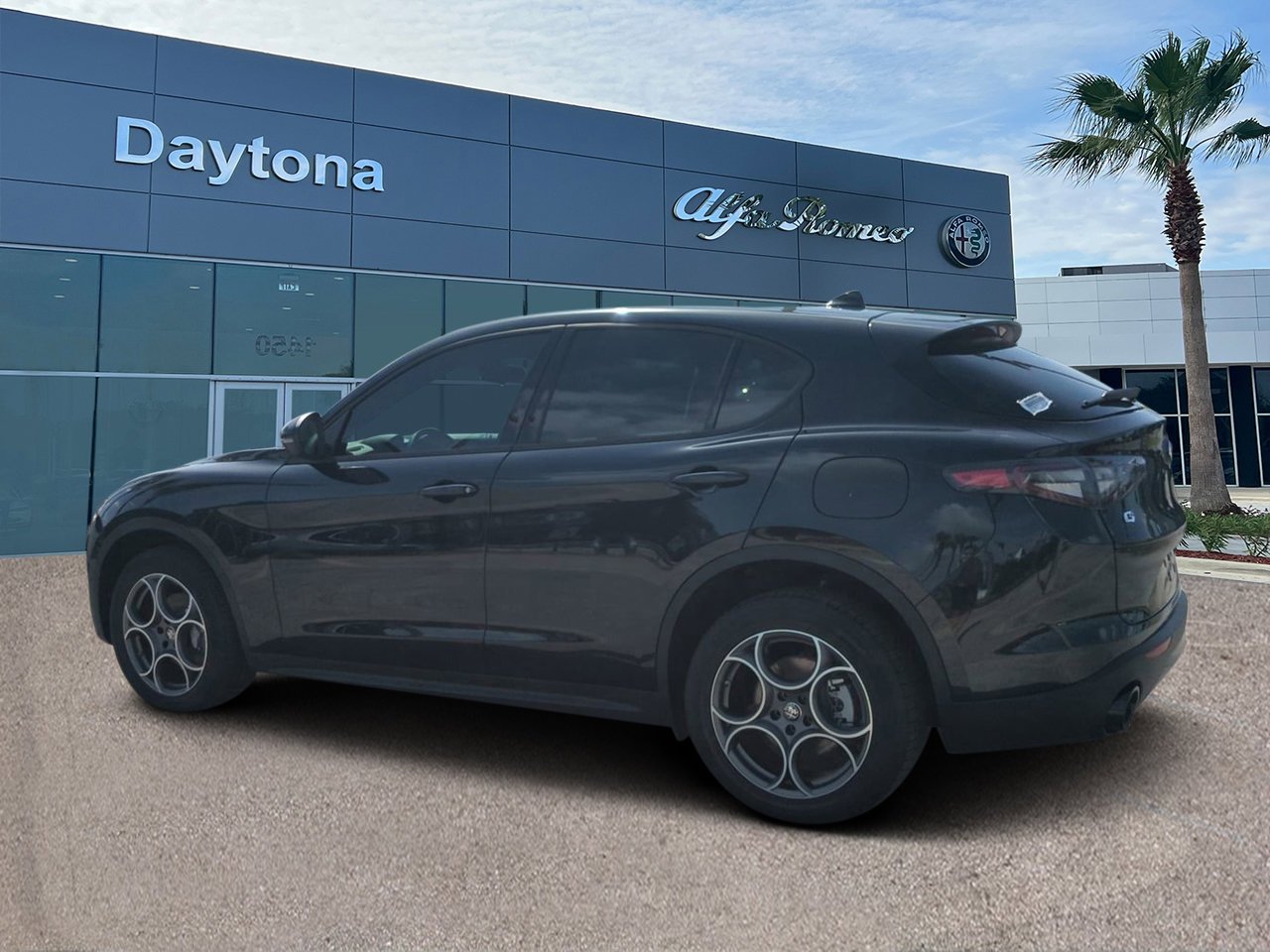 2025 Alfa Romeo Stelvio Sprint photo 2