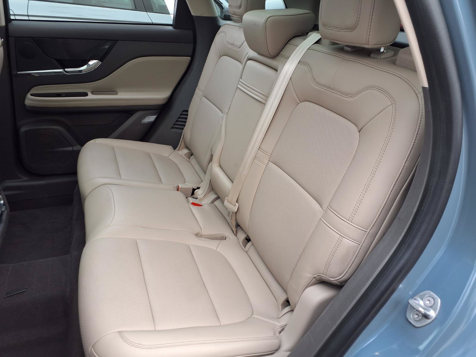 Used 2024 Whisper Blue Metallic Clearcoat Lincoln Premiere image 9