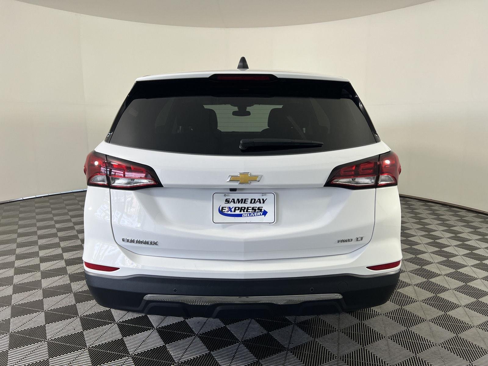 Used 2024 Summit White Chevrolet LT image 26