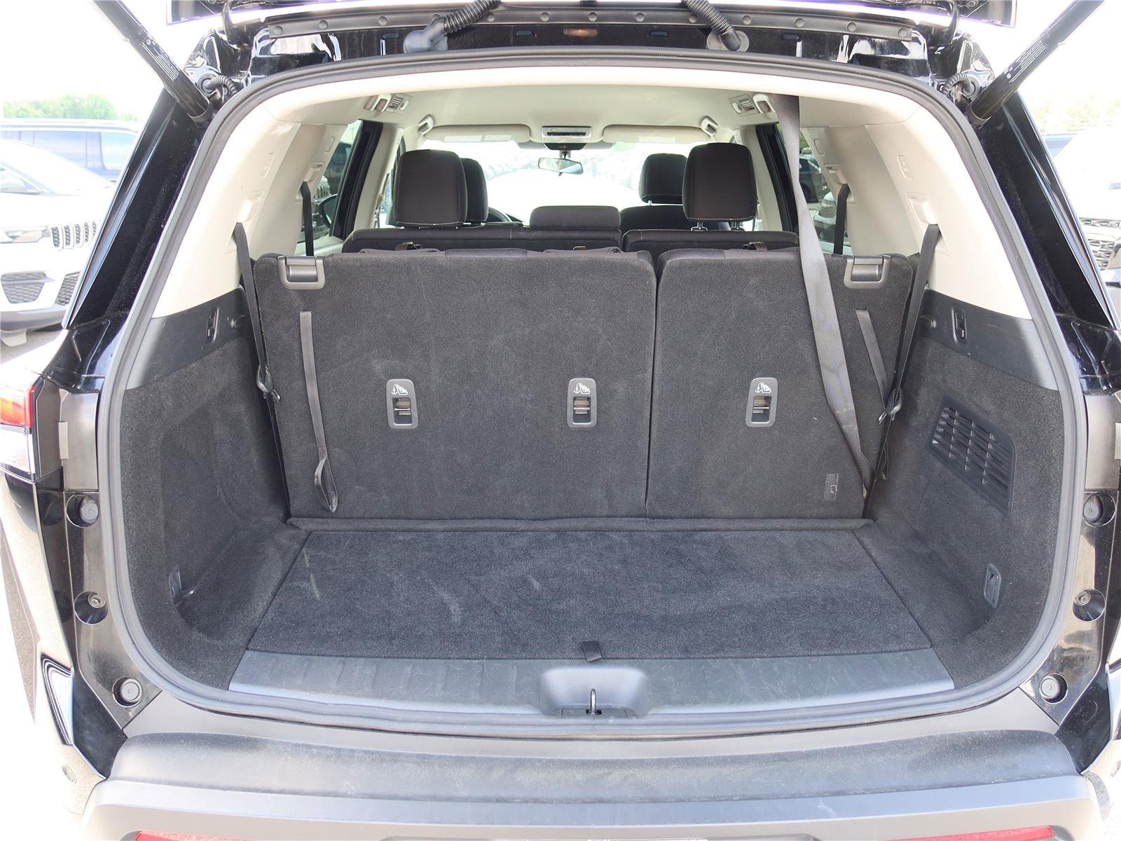 Used 2025 Super Black Nissan SV image 5