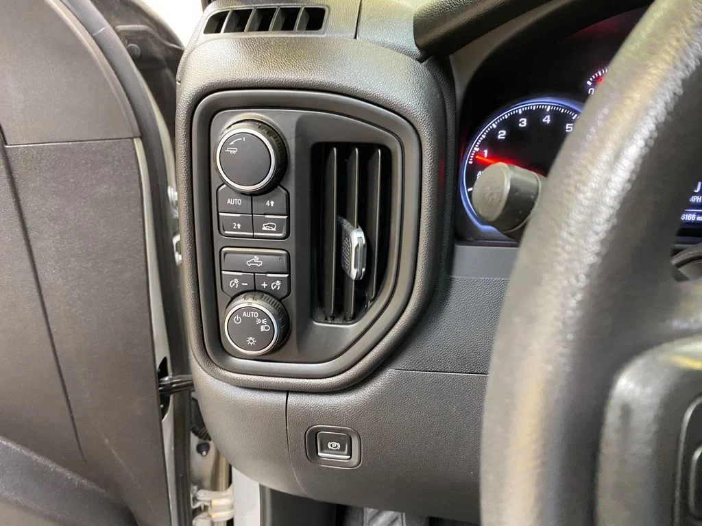 Used 2022 Silver Chevrolet Custom image 32