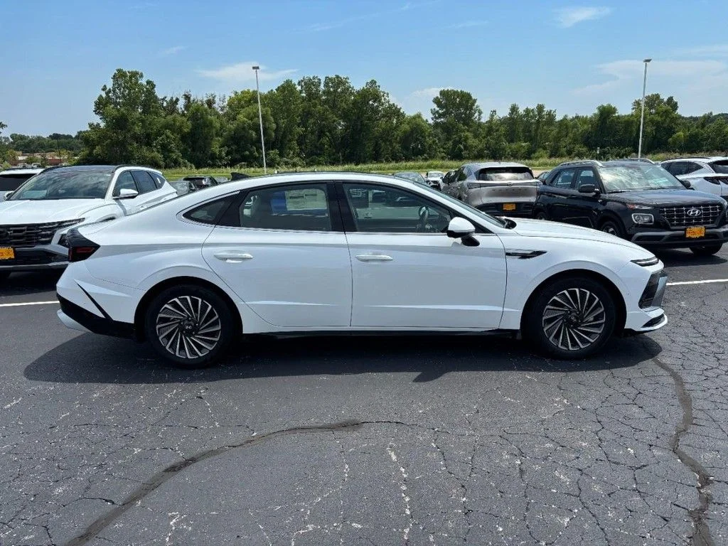 2025 Hyundai Sonata Hybrid Limited - Photo 24