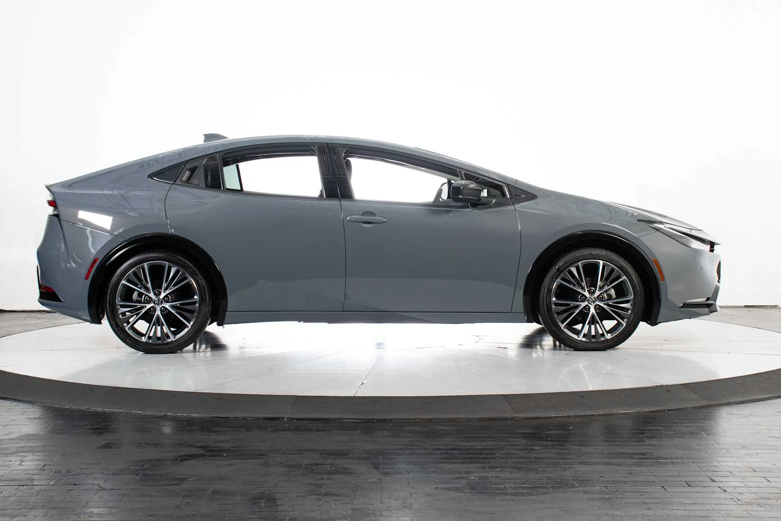 Used 2024 Guardian Gray Toyota XLE image 7