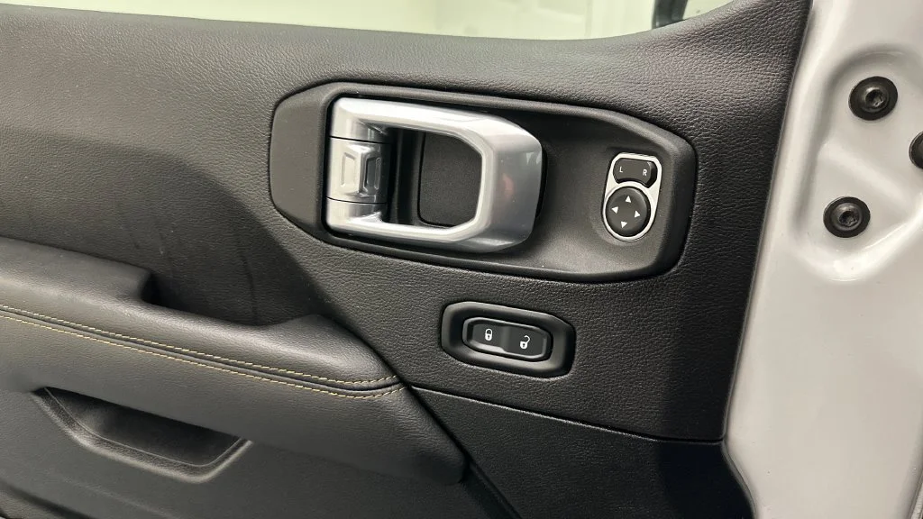 Used 2021 White Jeep High Altitude image 23