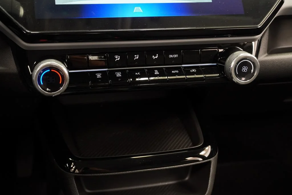 New 2027 Summit White Chevrolet LT image 18