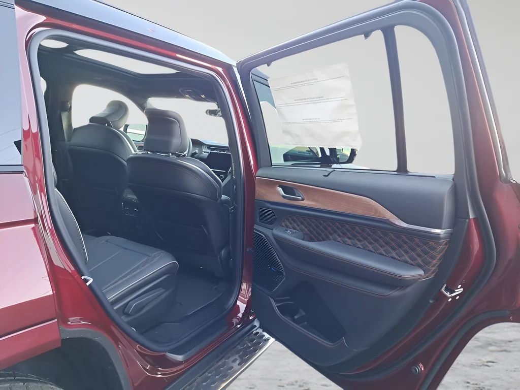 New 2025 Velvet Red Pearl-Coat Exterior Paint Jeep Summit image 13