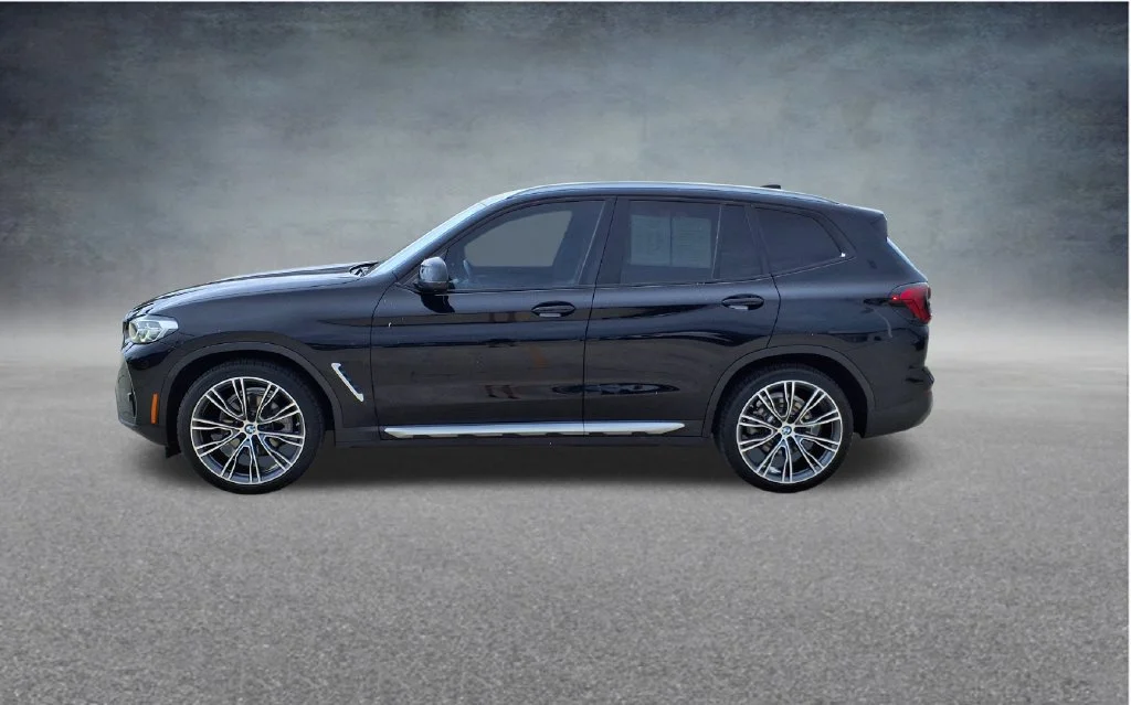 Used 2023 Black BMW sDrive30i image 4