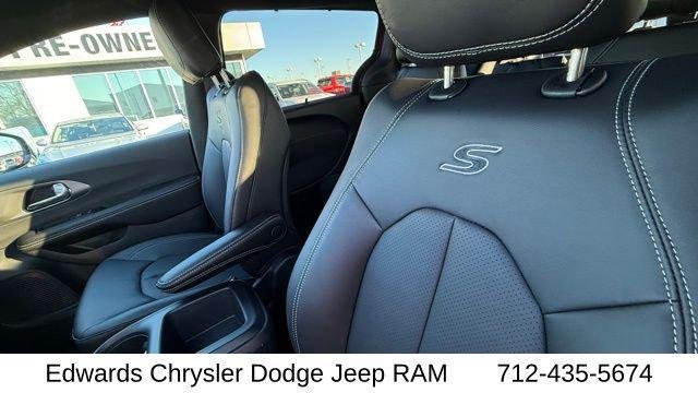 2026 Chrysler Pacifica Select - Photo 32