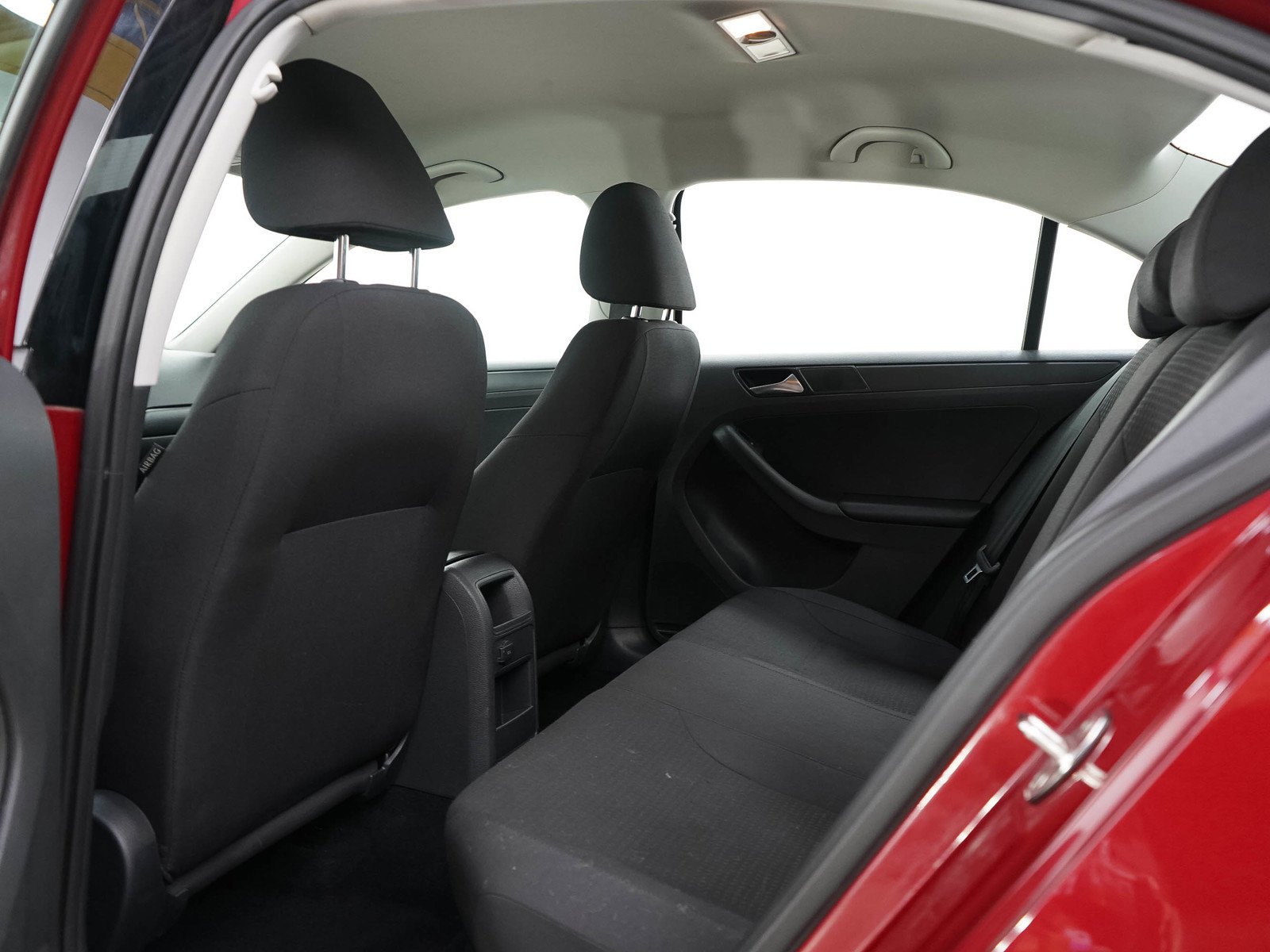 Used 2016 Cardinal Red Metallic Volkswagen 1.4T S image 16