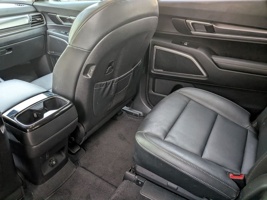 Used 2024 Black Kia S image 37