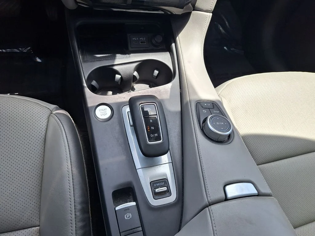 Used 2023 White INFINITI LUXE image 15