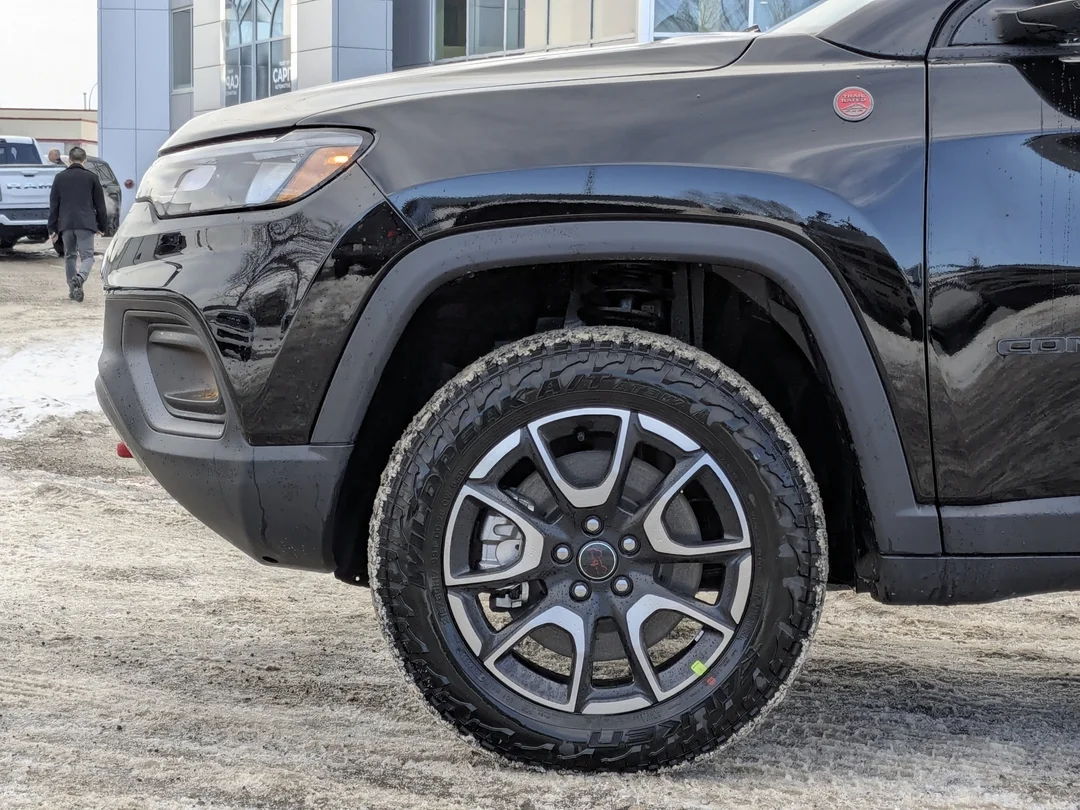 New 2026 Black Jeep Trailhawk - - 4x4 - Sun Sound & Nav - Pano Roof - Active Driving Assist & More! image 9