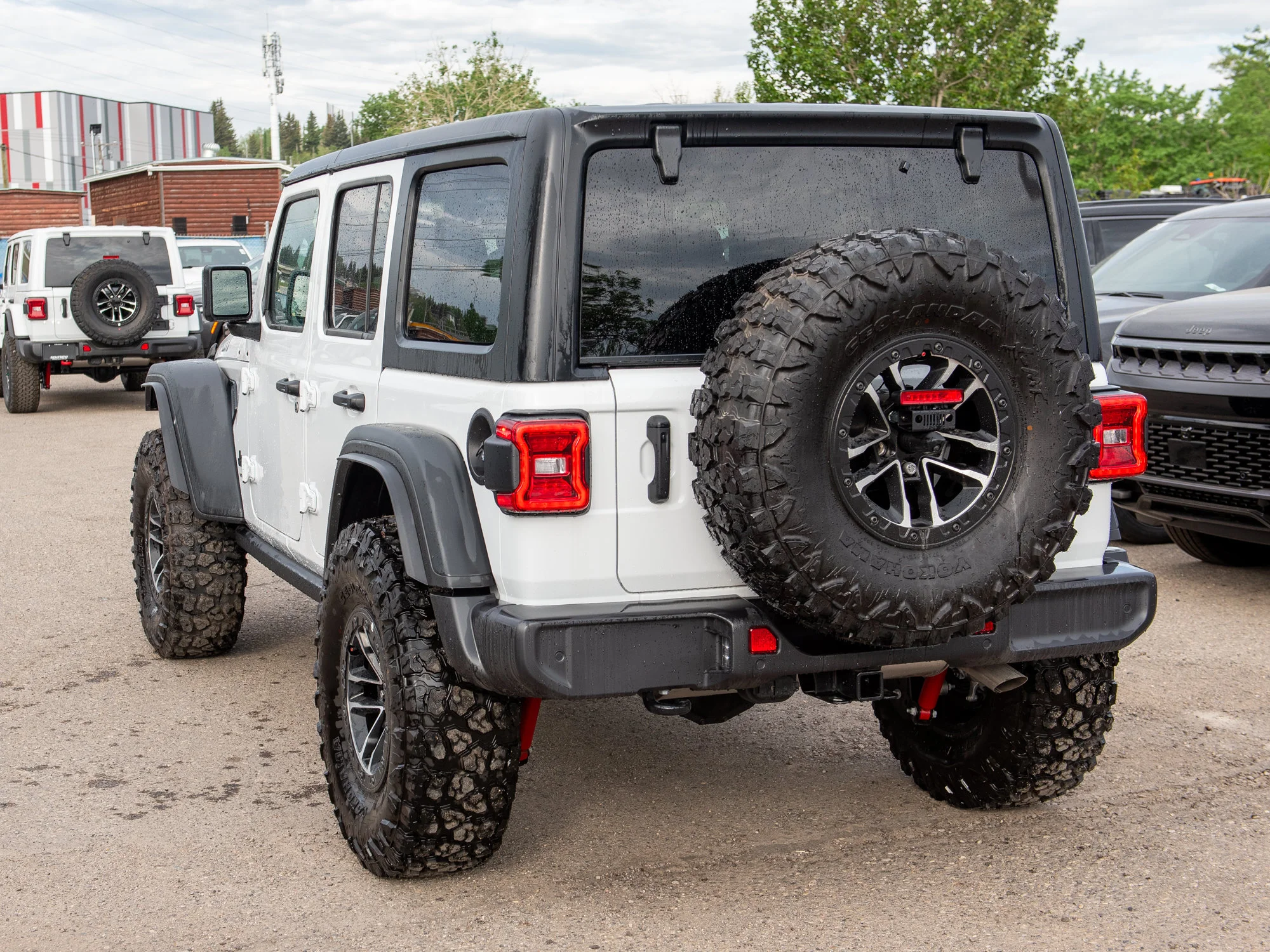 Used 2025 White Jeep Willys* 4 Door 4x4, 35 Inch Tire Package, Rock Rails, Rear Locker image 4