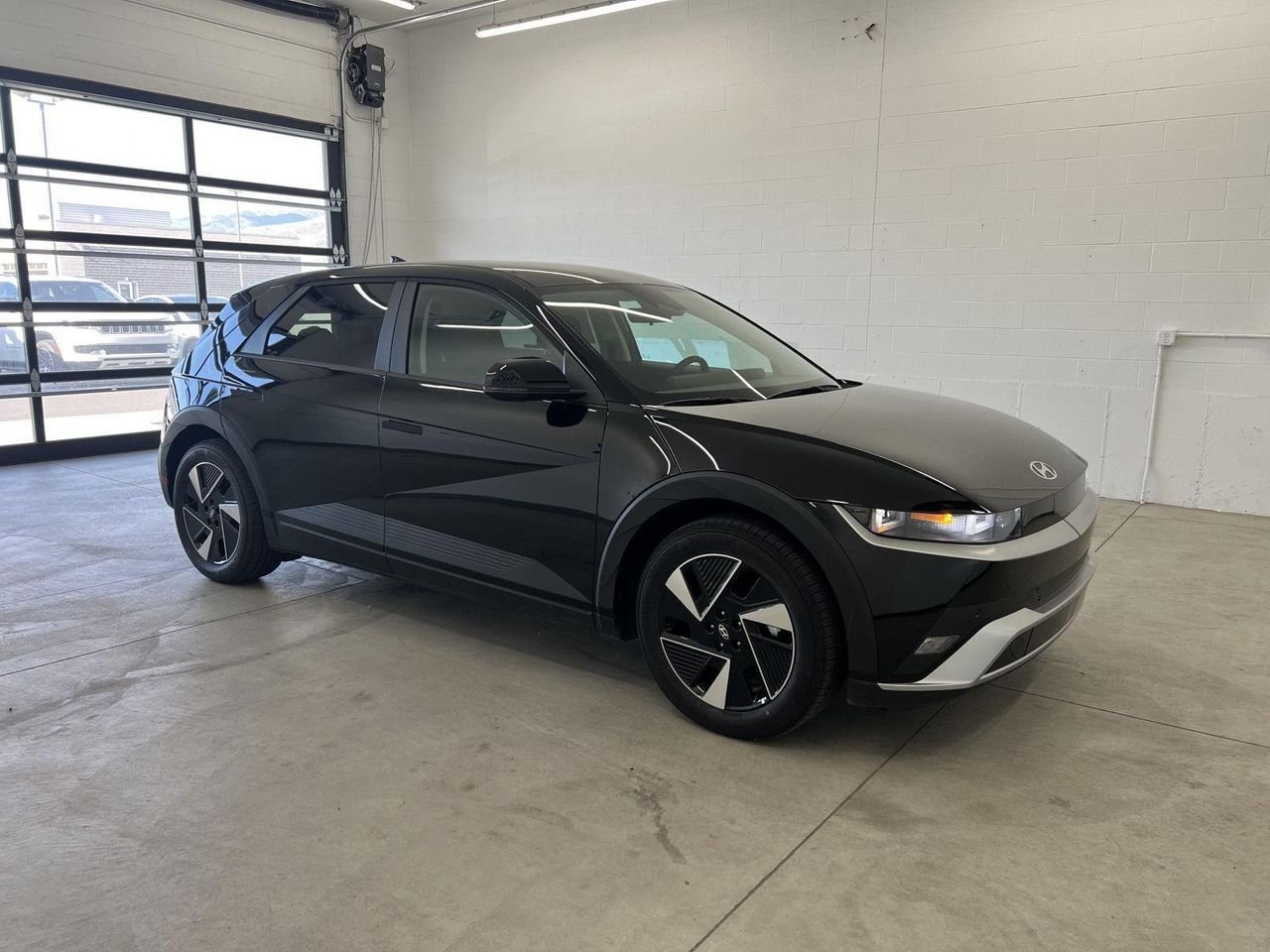 New 2026 Abyss Black Hyundai SE image 5