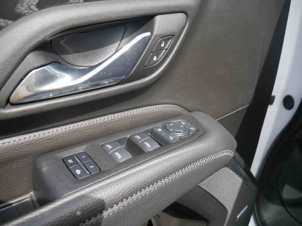 Used 2024  GMC Denali image 26