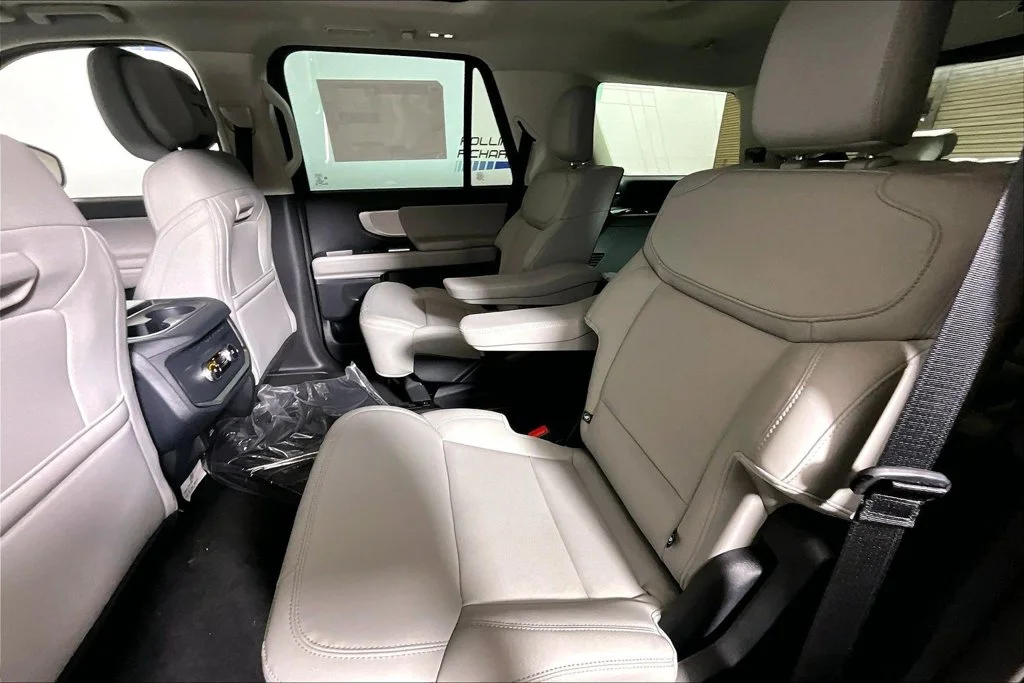 New 2027 Agate Black Metallic Ford Active image 10