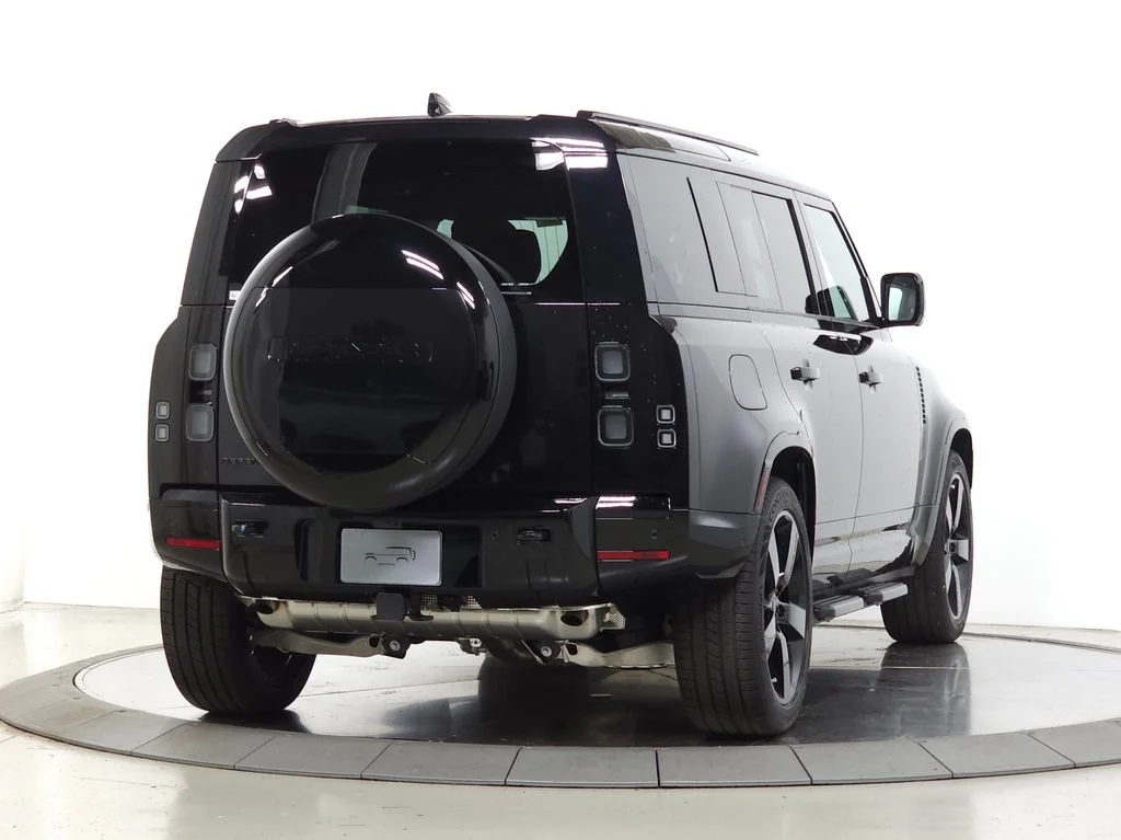 New 2026 Santorini Black Land Rover X-Dynamic SE image 7
