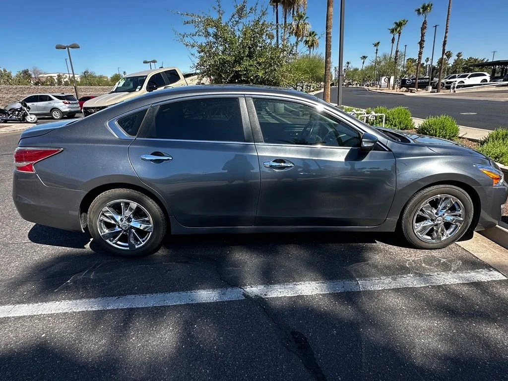 Certified Used 2014 Gray Nissan 2.5 SV image 2