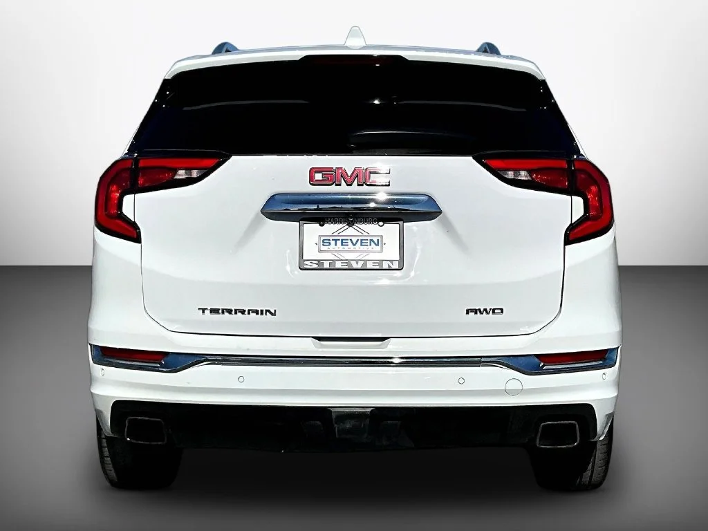 Used 2018 Summit White GMC Denali image 5