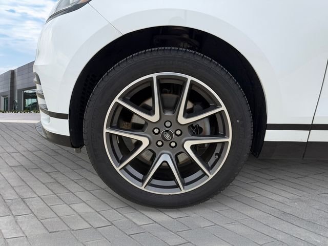 Used 2023 White Land Rover R-Dynamic S MHEV image 9