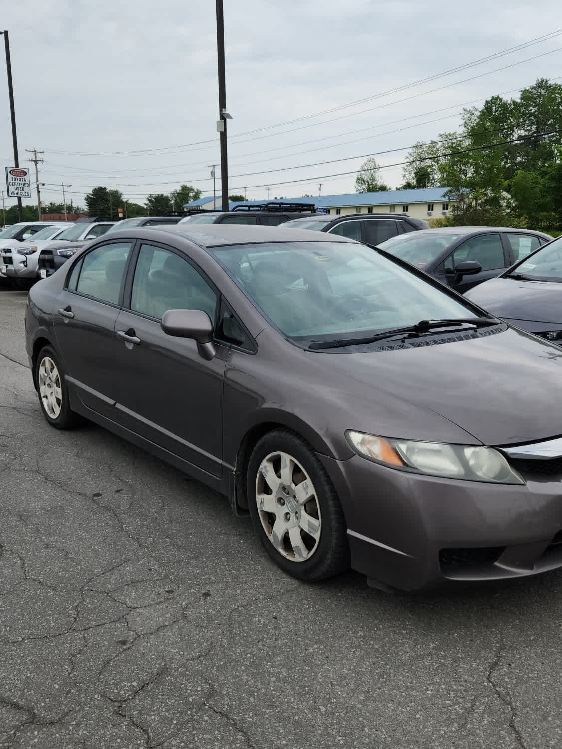 Used 2011 Gold Honda LX image 2