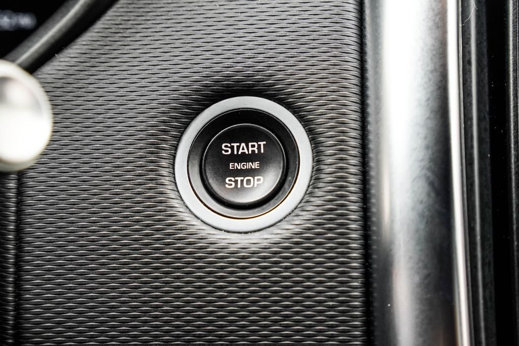 Used 2022 Black Land Rover HSE R-Dynamic image 37