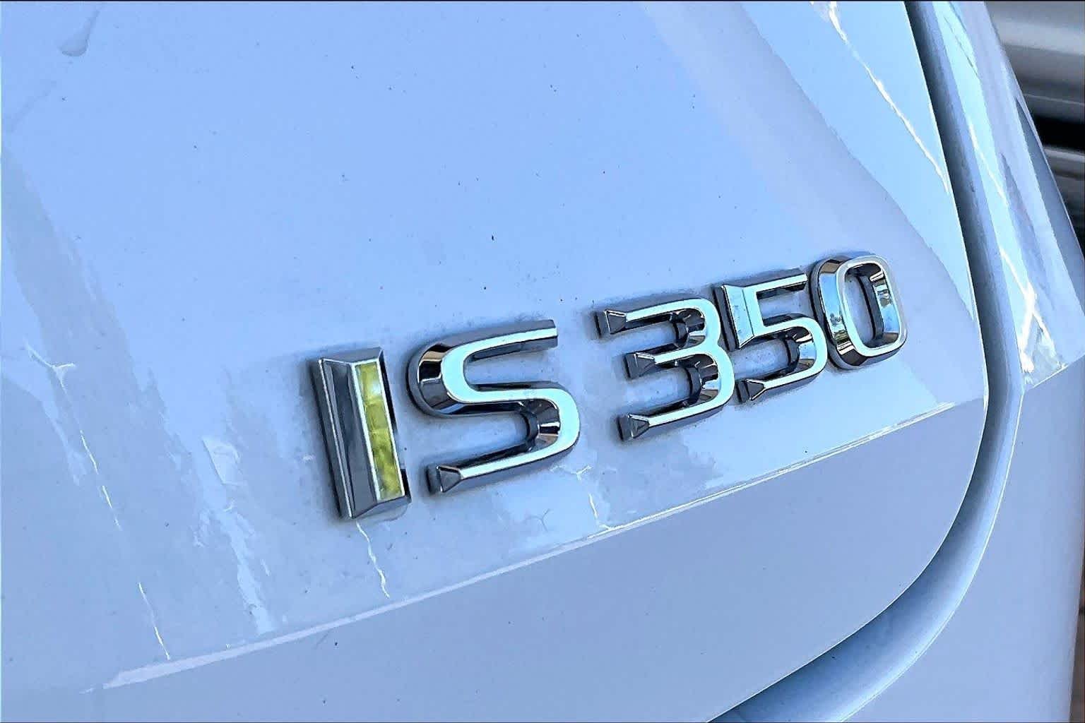 Used 2025 Ultra White Lexus F SPORT Design image 29