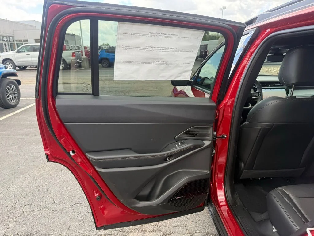 New 2026 Red Hot Pearlcoat Jeep Limited image 31