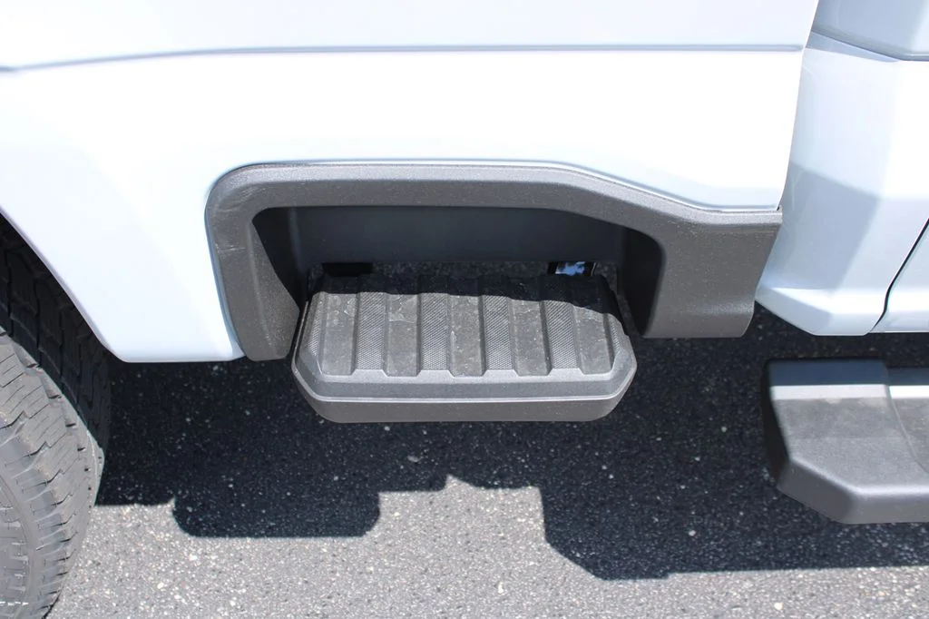 New 2026 Avalanche Ford F-350® XLT image 18