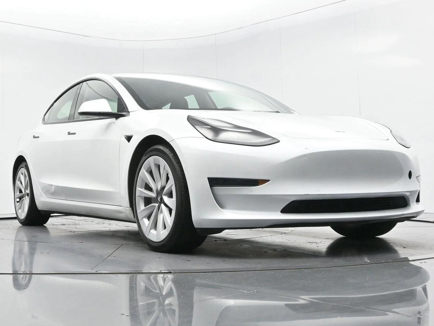 Used 2022 Pearl White Multi-Coat Tesla Base image 35
