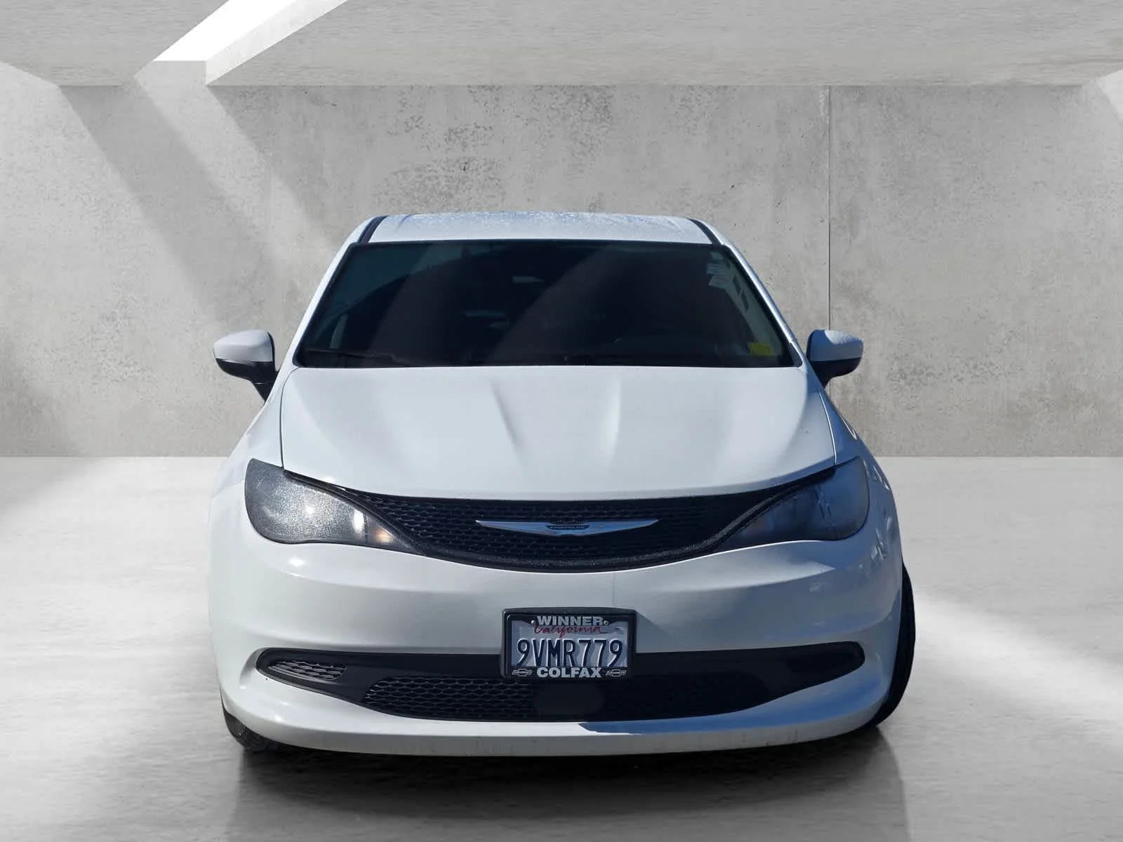 Used 2023  Chrysler LX image 2