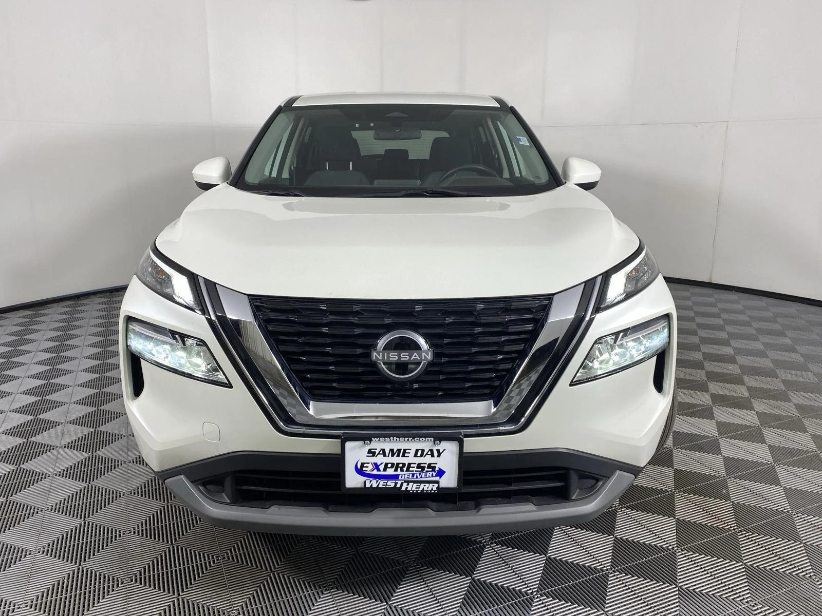 Used 2023 Pearl White Tricoat Nissan SV image 2
