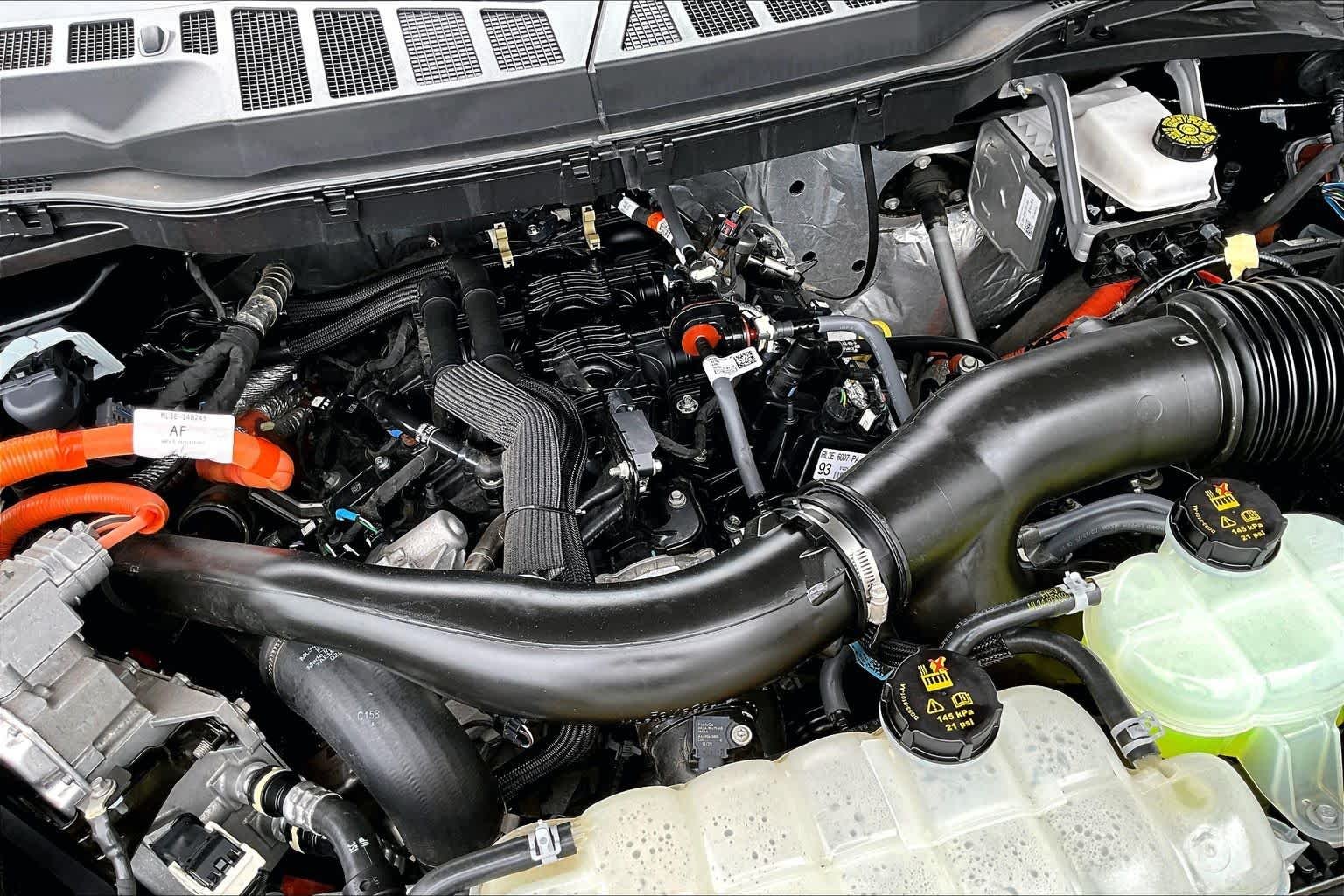 Used 2025 Agate Black Metallic Ford XLT image 33