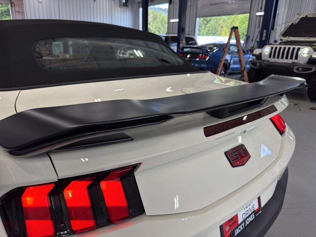 Used 2025 Wimbledon White Ford GT Premium image 39