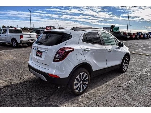 Used 2019 Summit White Buick Essence image 4