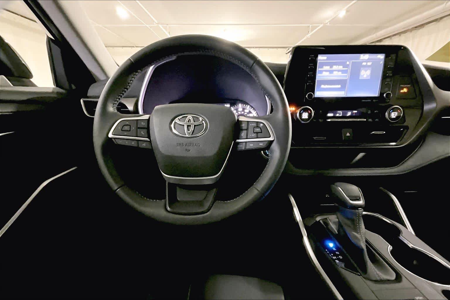 Used 2022 Midnight Black Metallic Toyota XLE image 9