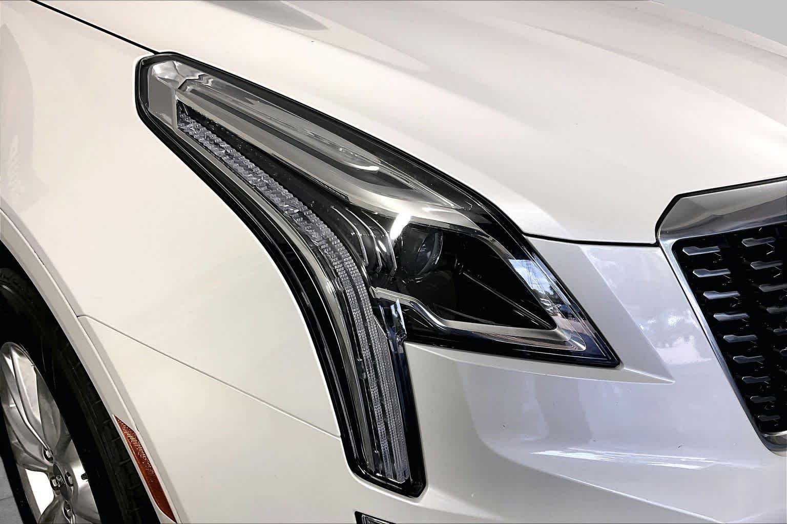 Used 2022 Crystal White Tricoat Cadillac Luxury image 27