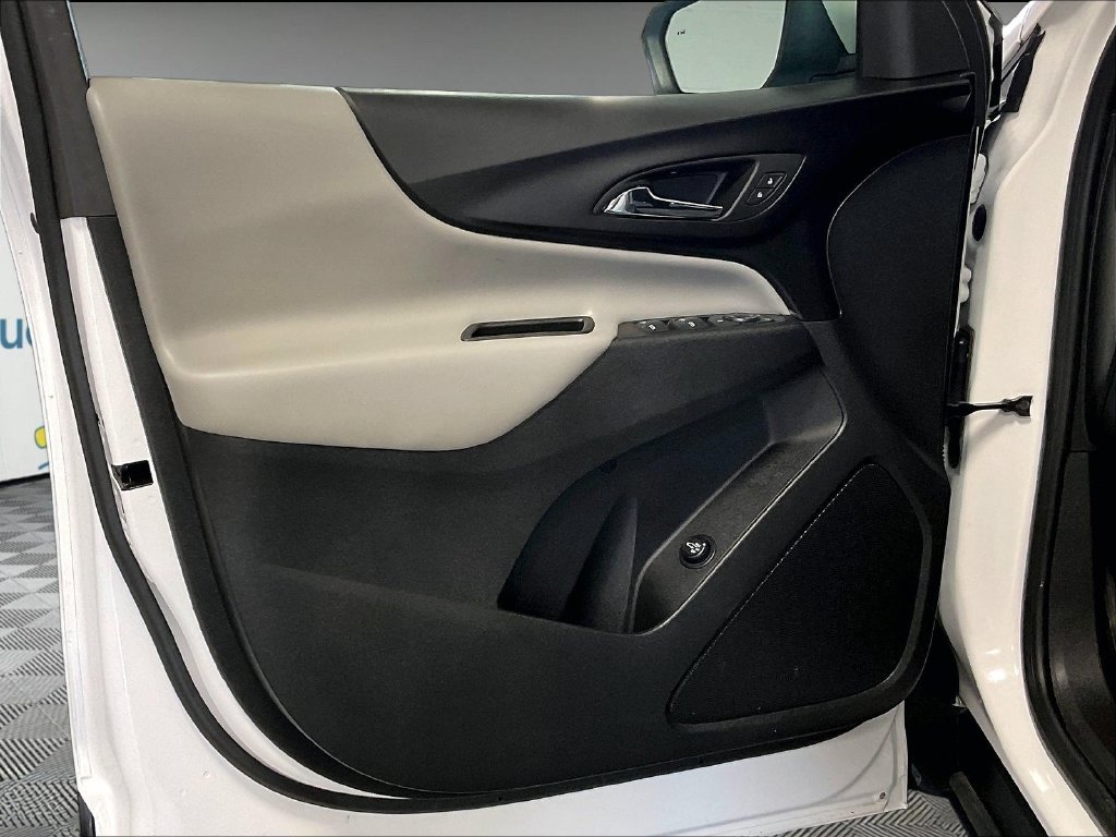 Used 2024 Summit White Chevrolet LT image 9