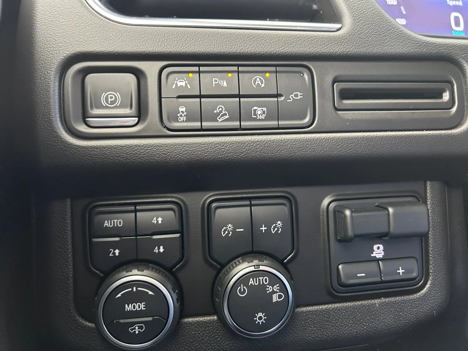 Used 2022 Summit White Chevrolet Z71 image 24