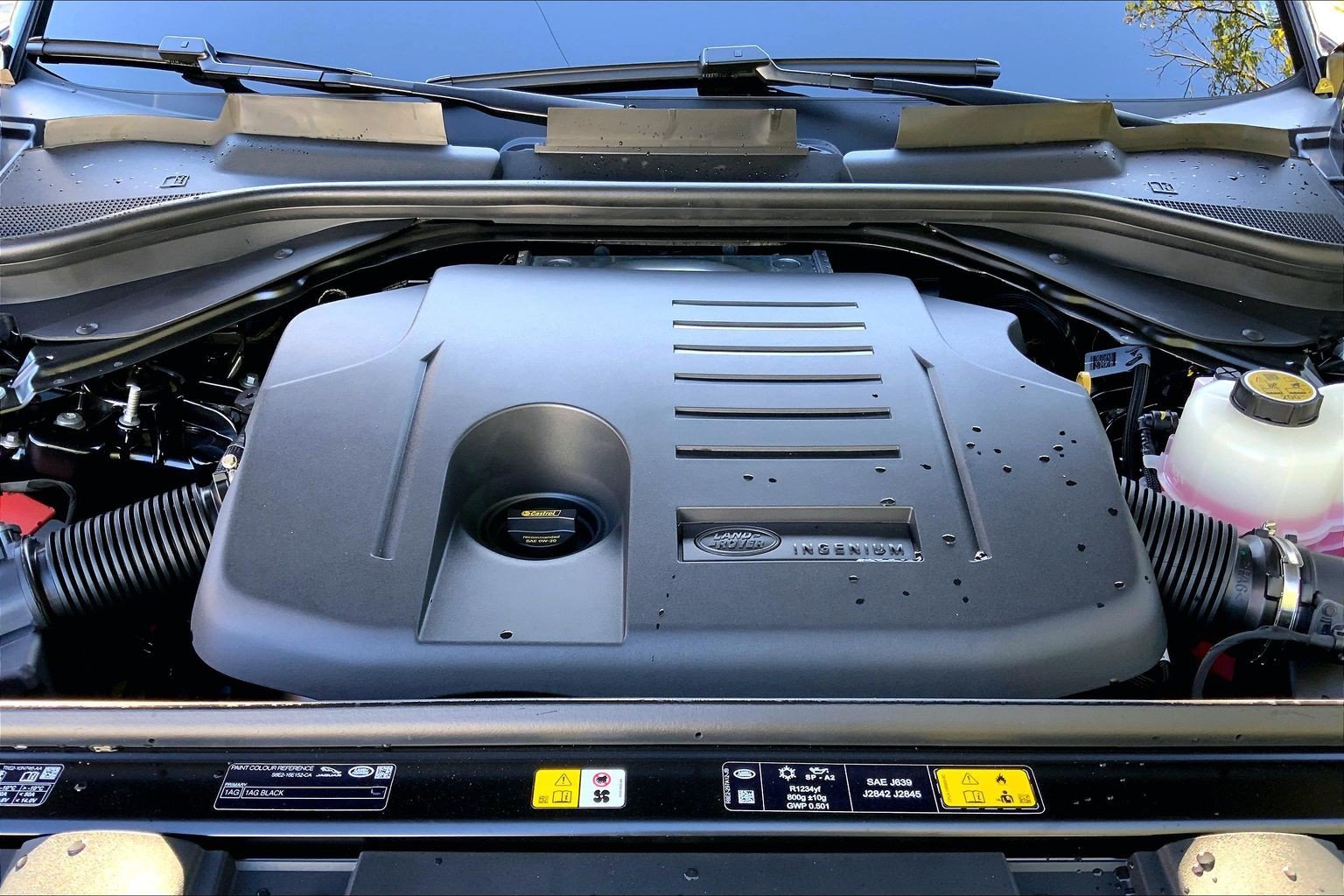 New 2027 Santorini Black Land Rover Dynamic SE P400 image 16