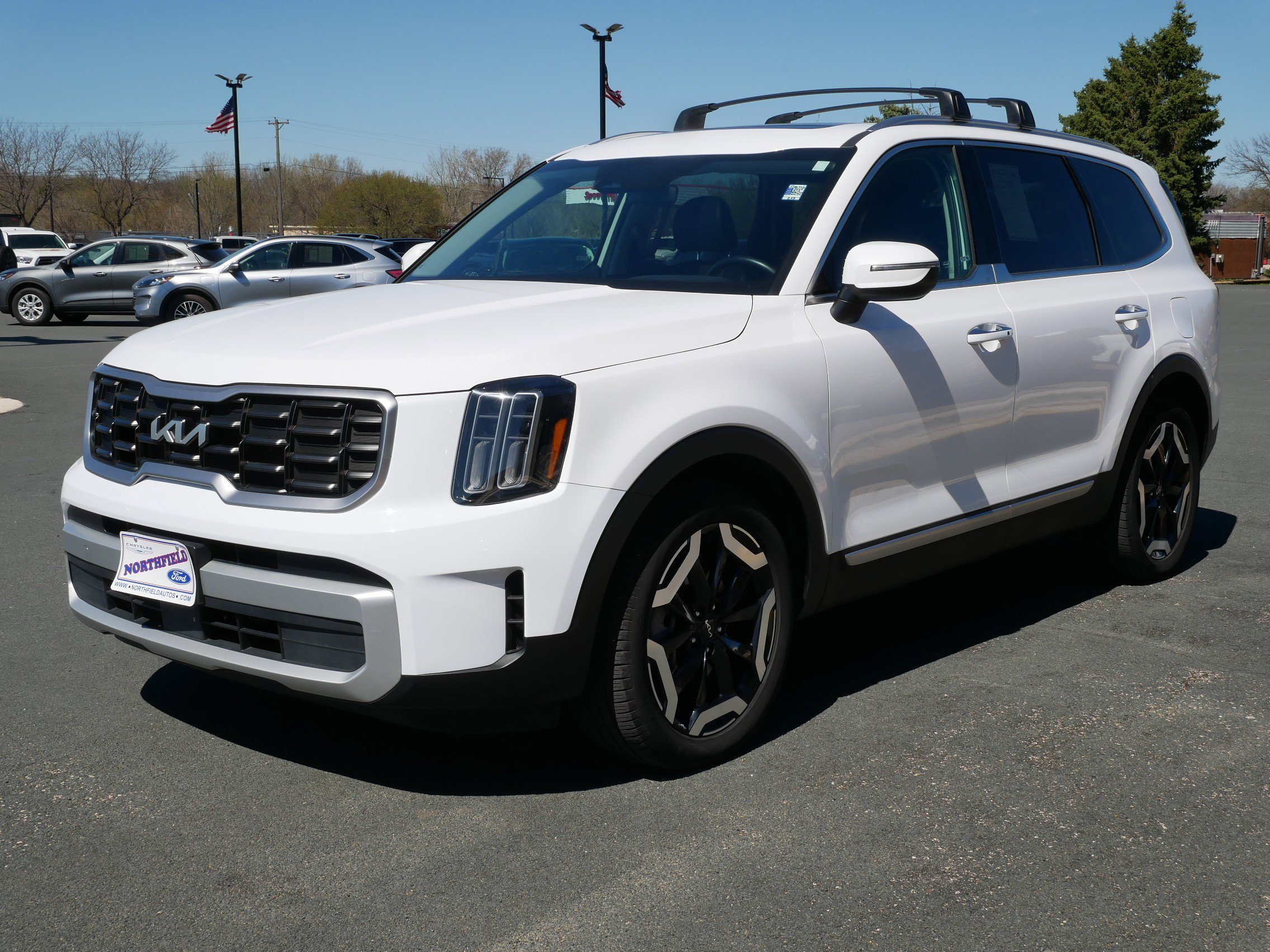 View vehicle photo 4