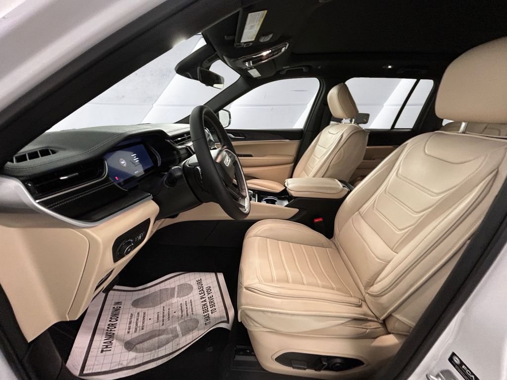 Used 2025 White Jeep Limited image 7