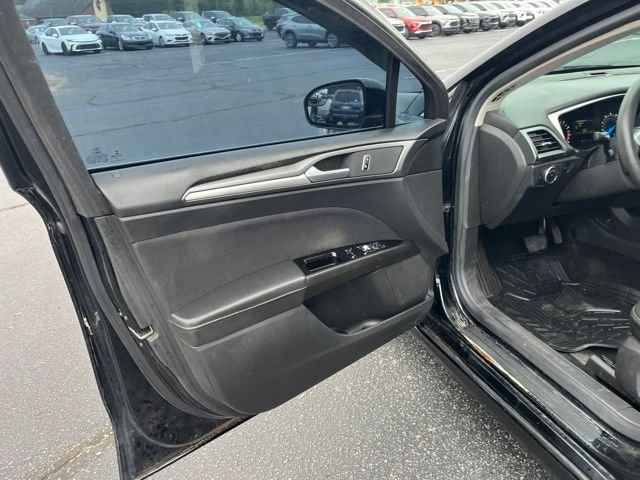 Used 2016 Black Ford SE image 5