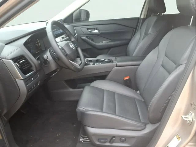 Used 2025 Silver Nissan SL Intelligent AWD image 18